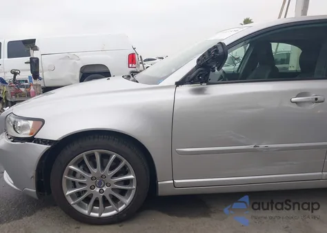 2010 Volvo S40 2.4I z USA, uszkodzony, nr VIN YV1390MS7A2493545